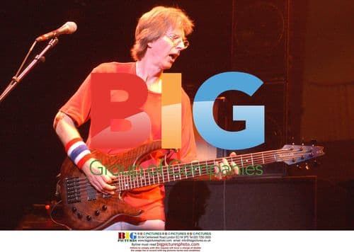 Phil Lesh performs with former Grateful Dead bandmates