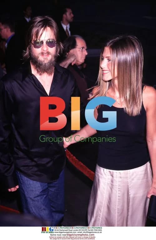 Jennifer Aniston and Brad Pitt at 'Good Girl' Premiere
