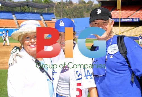 Newscaster MINDY BURBANO with family at Hollywood Stars game