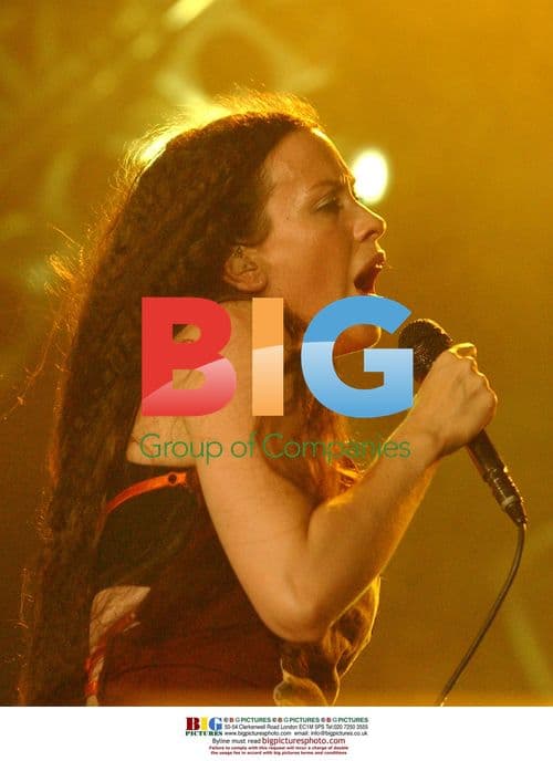 Alanis Morissette Performs Live in Rotterdam