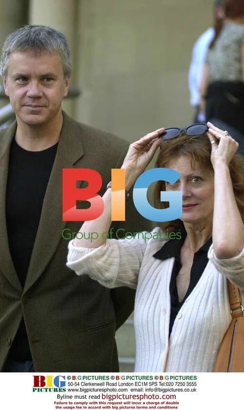 Tim Robbins and Susan Sarandon Leave Hotel