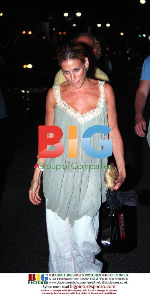 Pregnant Sarah Jessica Parker out in NYC