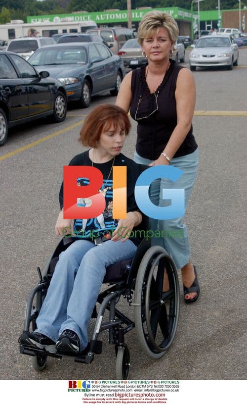 Elvis fans gather at Graceland