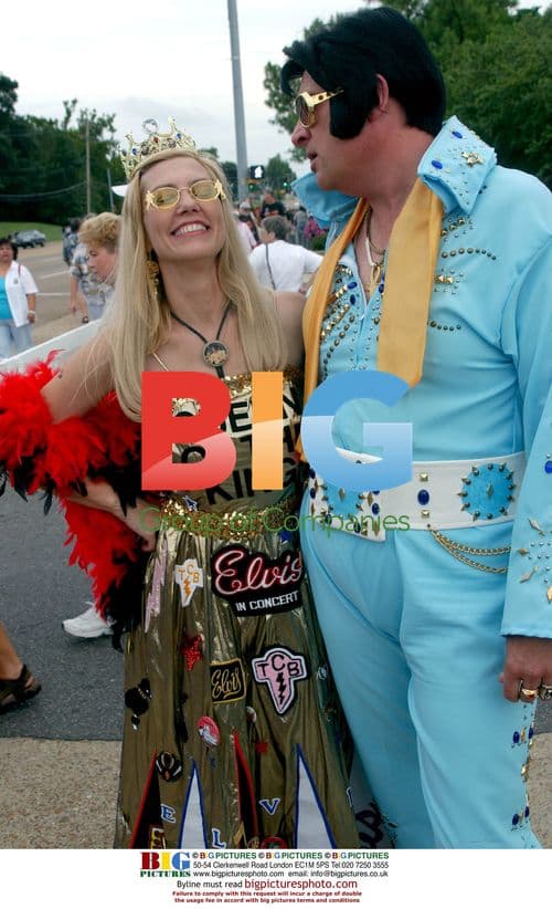 Elvis fans gather at Graceland