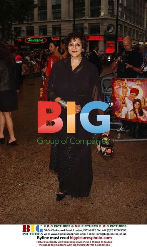 Actor posing at red carpet event