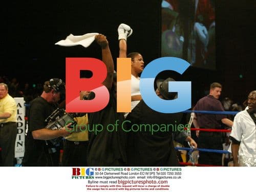 Laila Ali Beats Suzy Taylor for World Title