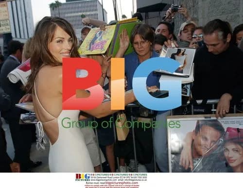 Elizabeth Hurley signs autographs at "Serving Sara" premiere