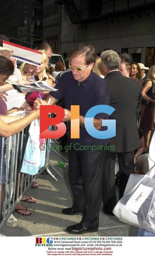 Robin Williams signs autographs in NYC