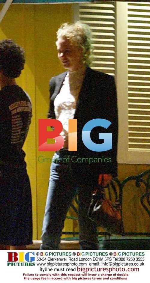 Nicole Kidman Dines with Bodyguard