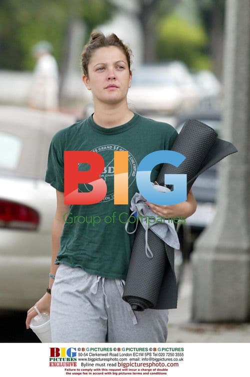 Drew Barrymore walks to yoga, drives without shoes