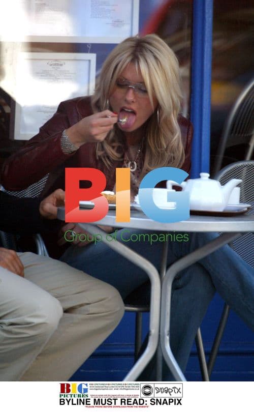 Dani Behr Meets Boyfriend for Lunch