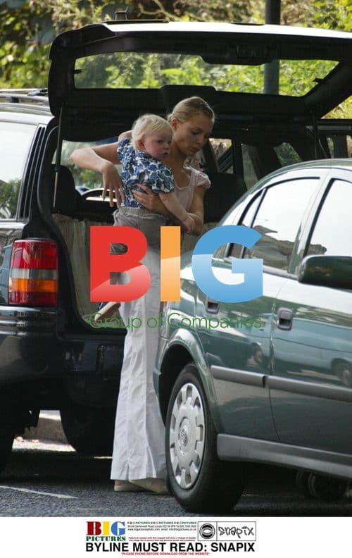 ACTRESS SAMANTHA JANUS AND FAMILY IN NORTH LONDON