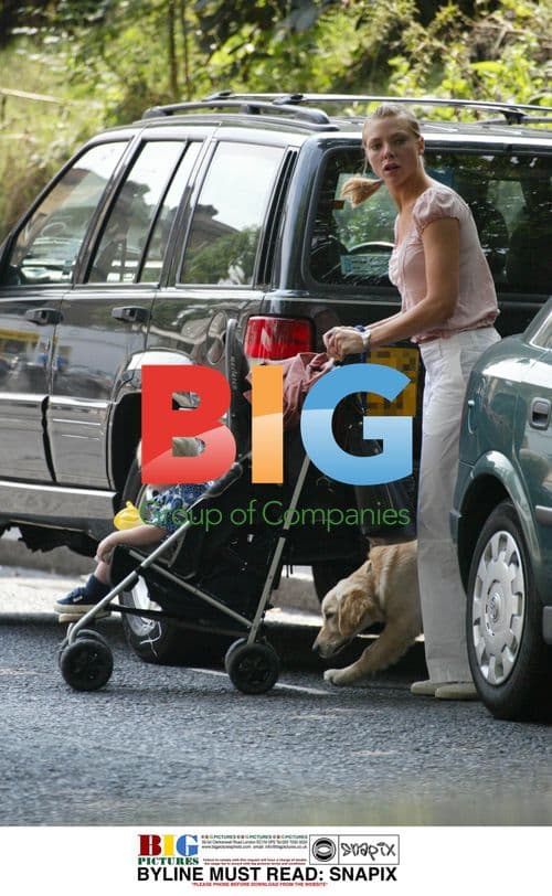 Samantha Janus and Family on Stroll