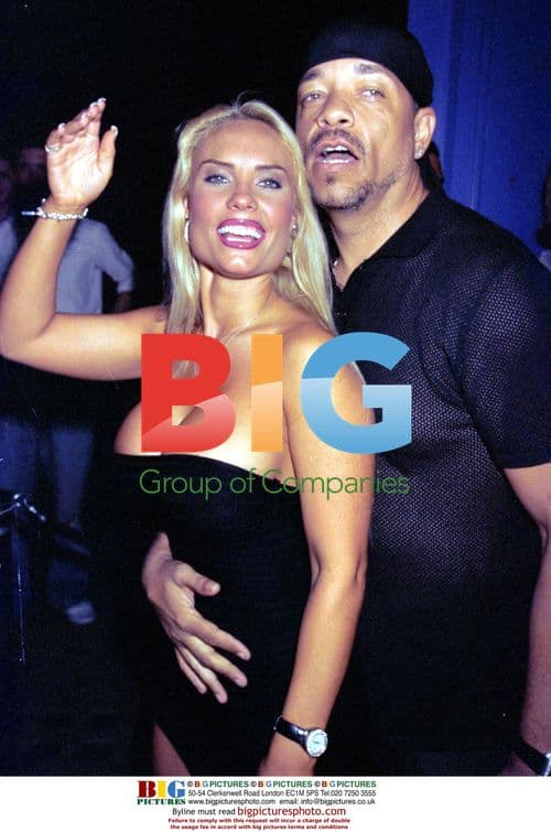 Ice-T getting cozy at London club