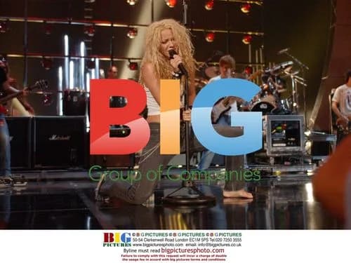 Shakira rehearsing for 2002 MTV VMAs