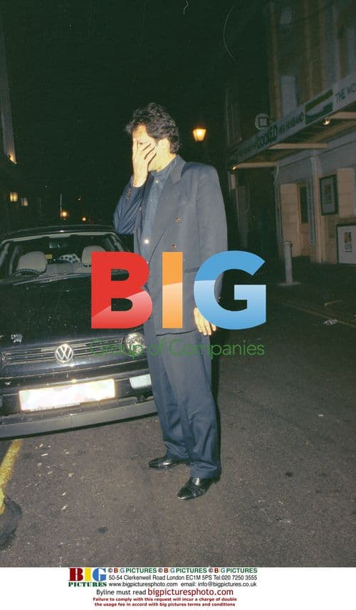 Imran Khan Arrives for Dinner at The Ivy