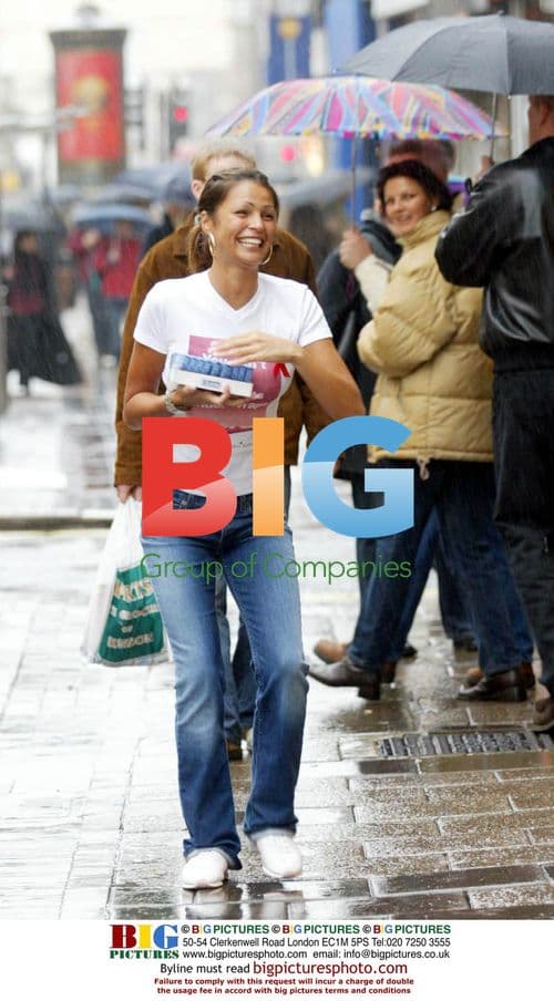 Gabrielle Hands Out Condoms for World Aids Day