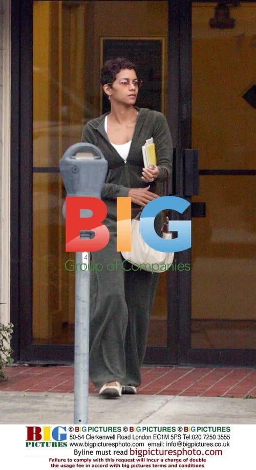 Halle Berry leaving Beverly Hills doctor