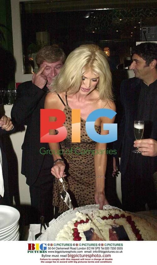 Victoria Silvstedt at 2003 Calendar Launch