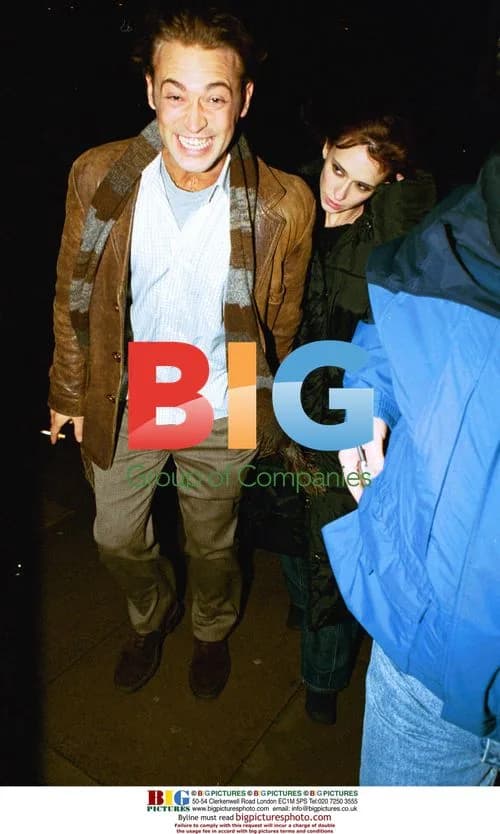 Jennifer Love Hewitt and Paul Nichols on 'Mad Dog' set