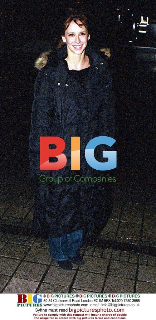 Jennifer Love Hewitt on the set of 'Mad Dog'