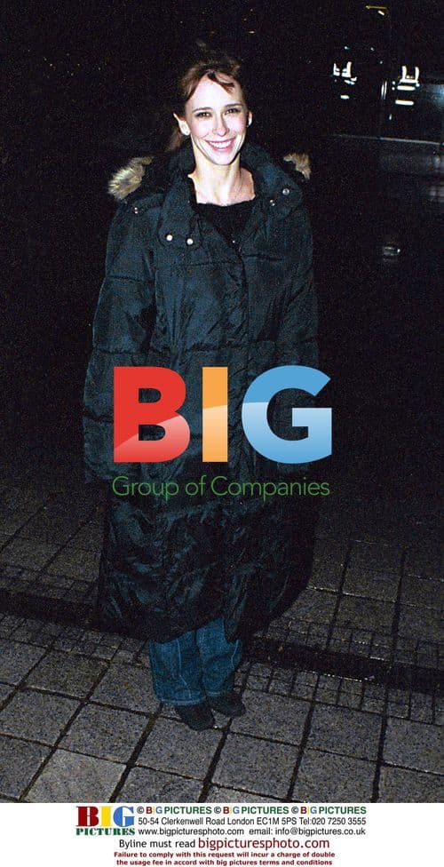 Jennifer Love Hewitt on Set of 'Mad Dog'