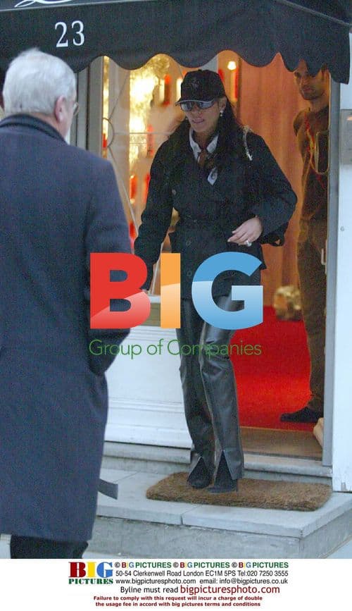 Nancy Dell'Olio Shopping in Sloane Street