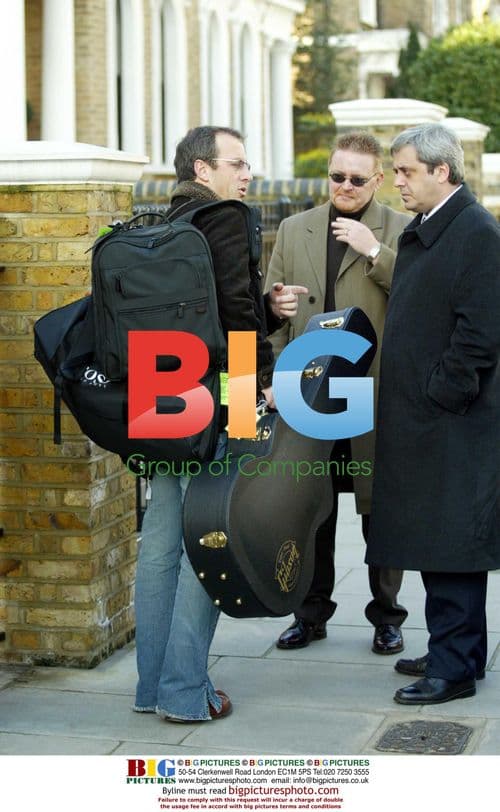 Robbie Williams Leaving Home in London