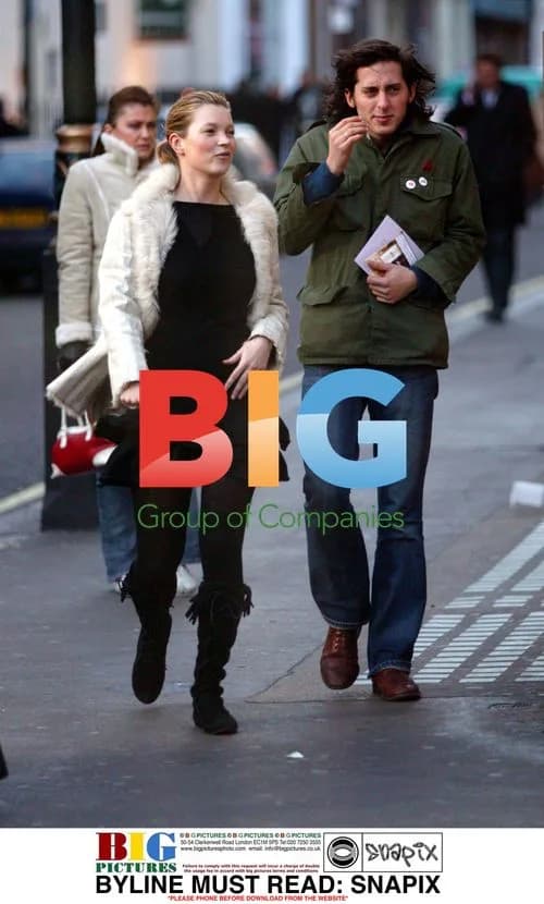 Kate Moss Enjoys Lunch with Friends