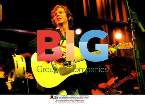 Beck performs live at KROQ Christmas 2002