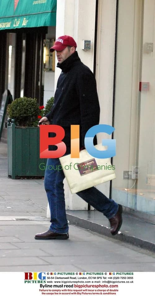 TV Host Johnny Vaughan's Pre-Christmas Knightsbridge Shopping