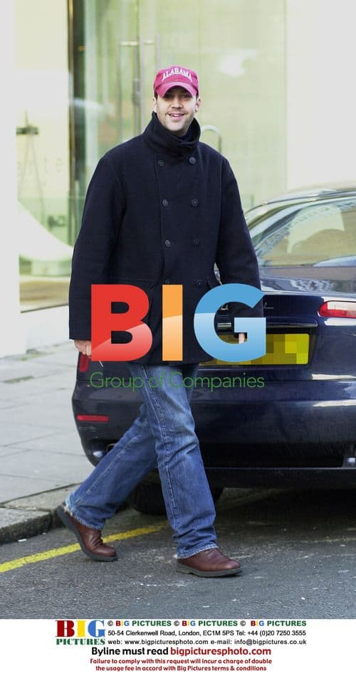 TV Presenter Johnny Vaughn Pre-Christmas Shopping