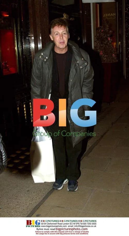 Paul McCartney and wife Heather Mills Christmas shopping