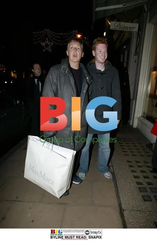 Paul McCartney and Heather Mills Go Christmas Shopping
