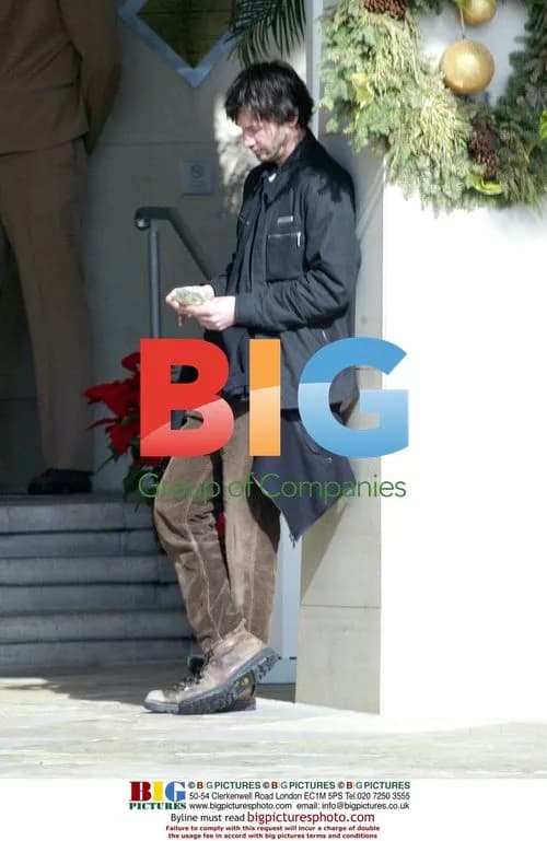 Keanu Reeves Counting Money in Beverly Hills