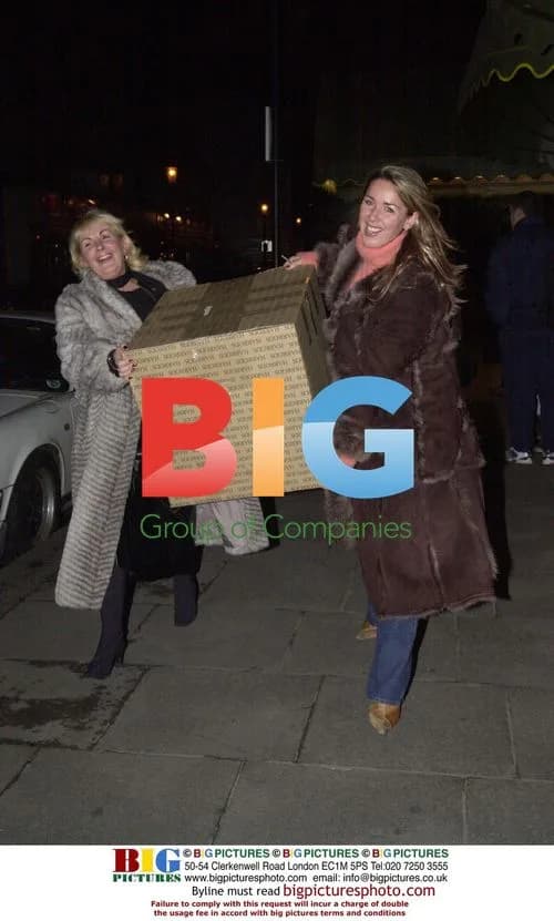Claire Sweeney Struggles with Christmas Tree