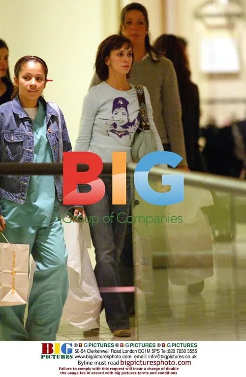 Jennifer Love Hewitt Shopping in West Hollywood