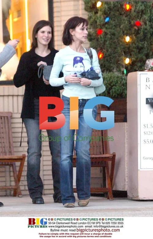 Jennifer Love Hewitt Shopping