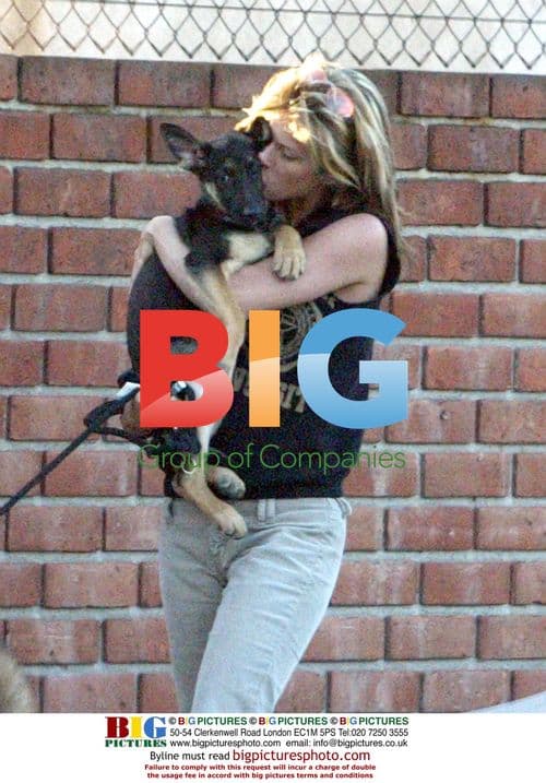 Racheal Hunter takes puppy to vet