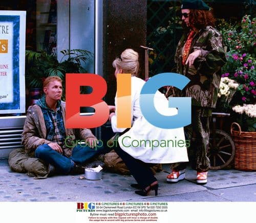 Joanna Lumley and Jennifer Saunders on Absolutely Fabulous set