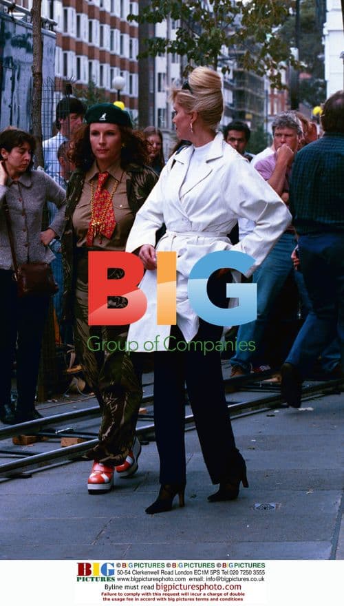 Joanna Lumley and Jennifer Saunders on Ab Fab Set