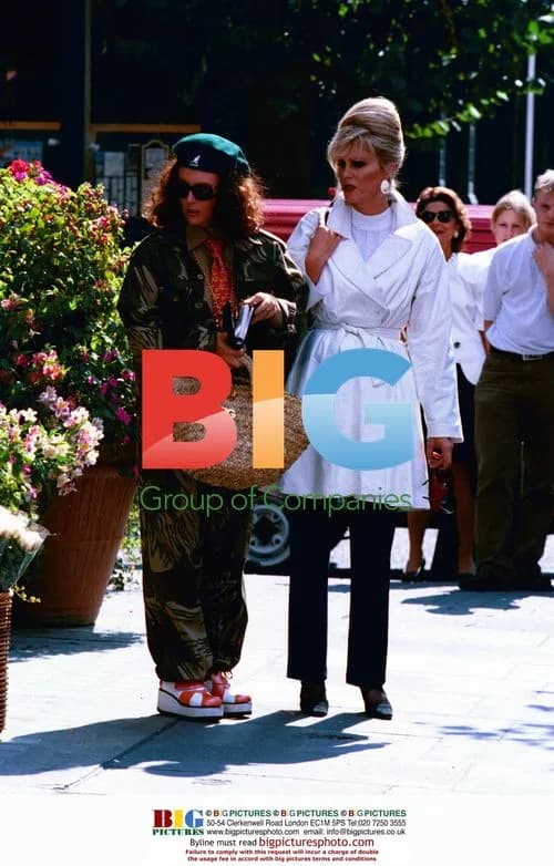 Joanna Lumley and Jennifer Saunders on Ab Fab set