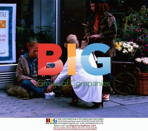 Joanna Lumley and Jennifer Saunders on Absolutely Fabulous set