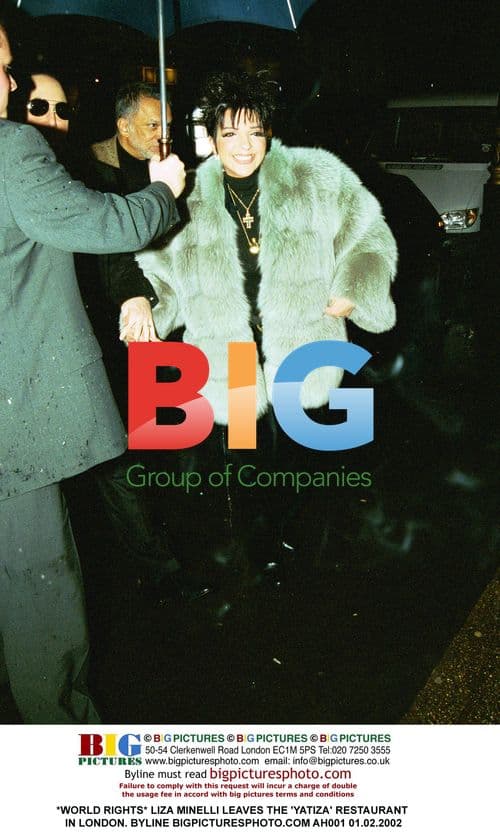 Liza Minelli leaves 'Yatiza' restaurant in London