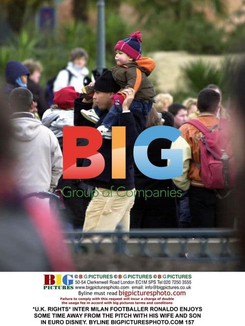 Ronaldo Enjoys Family Time at Euro Disney