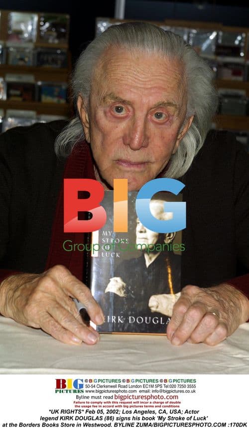 KIRK DOUGLAS signs book at Borders