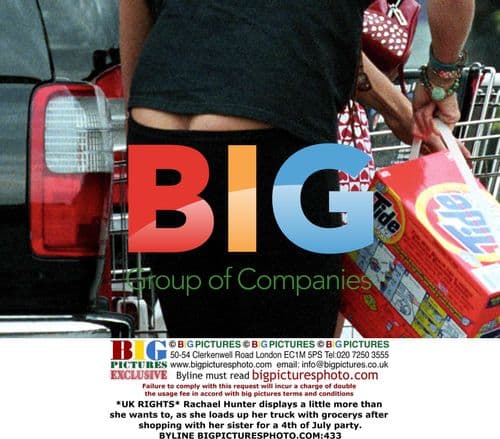 Rachael Hunter's Wardrobe Mishap at Grocery Store