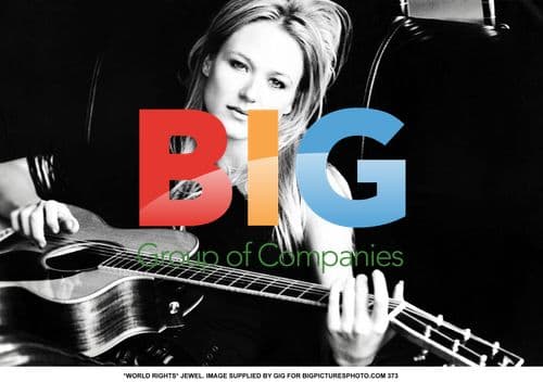 Jewel Performs with Guitar