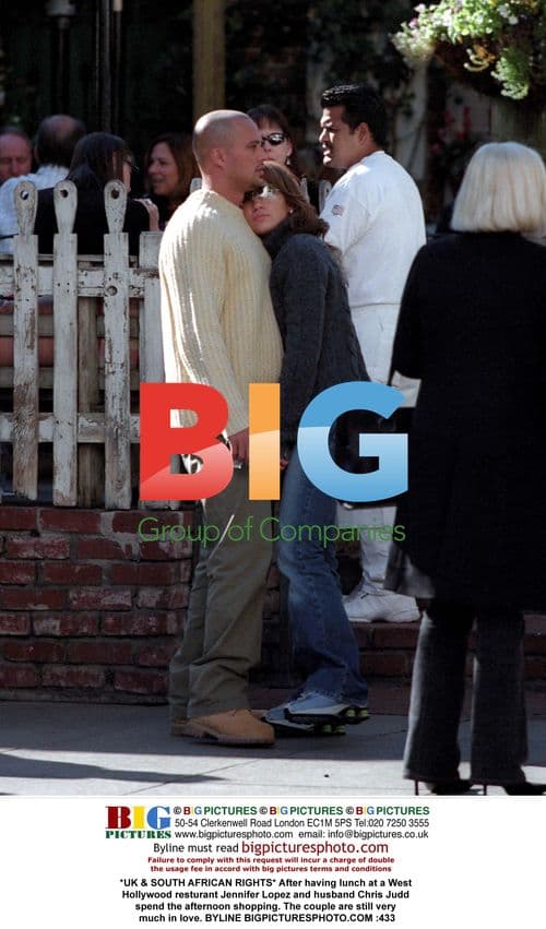 Jennifer Lopez and Chris Judd shop in West Hollywood