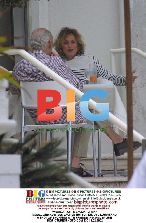 Lauren Hutton enjoys Miami lunch with friends